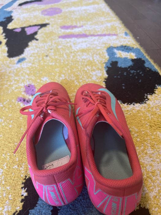 Papuci de fotbal roz cu rosu nike marime 38,5