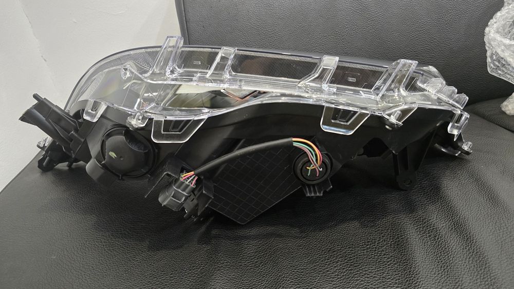 Продам фару на RAV4 A5/H5