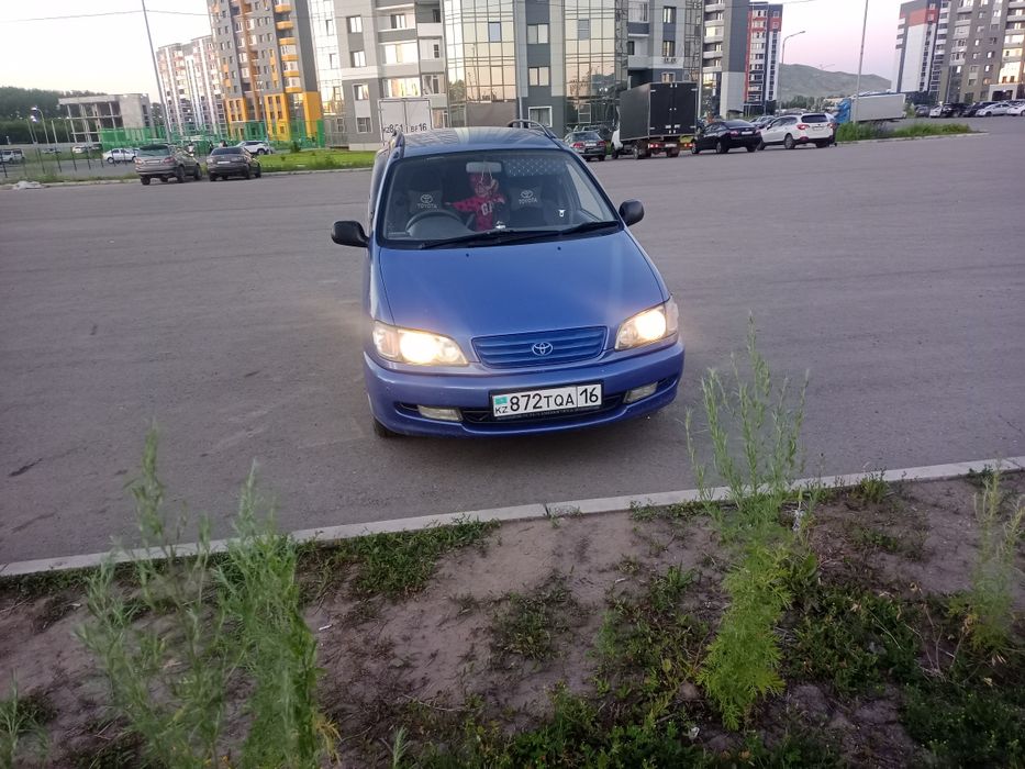 Продам машину Toyota Ipsum