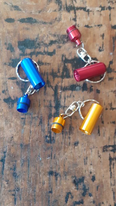 ключодържател контейнер за хапчета и енфие