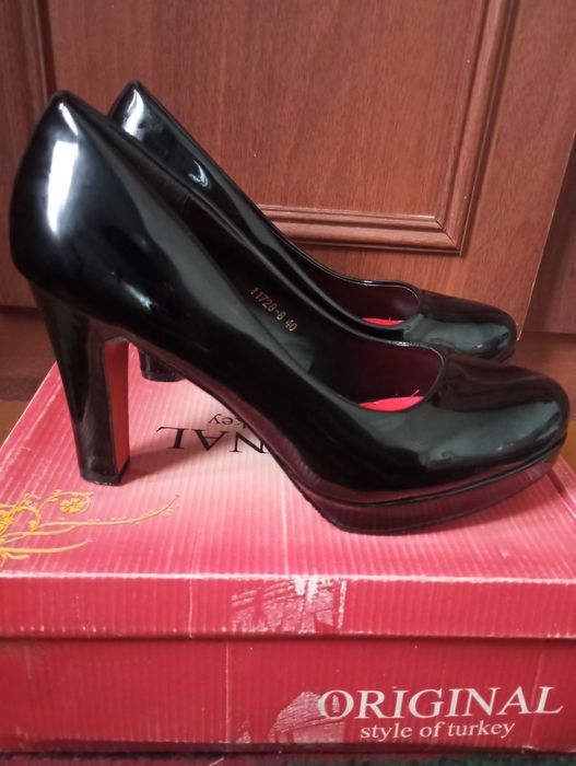 Аёллар оёқ кийими