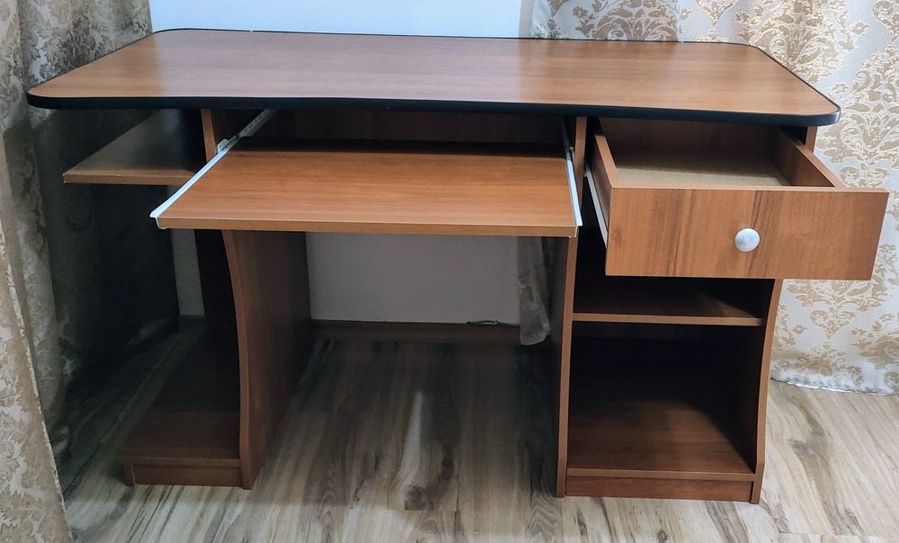 Офис  бюро,  за ученик