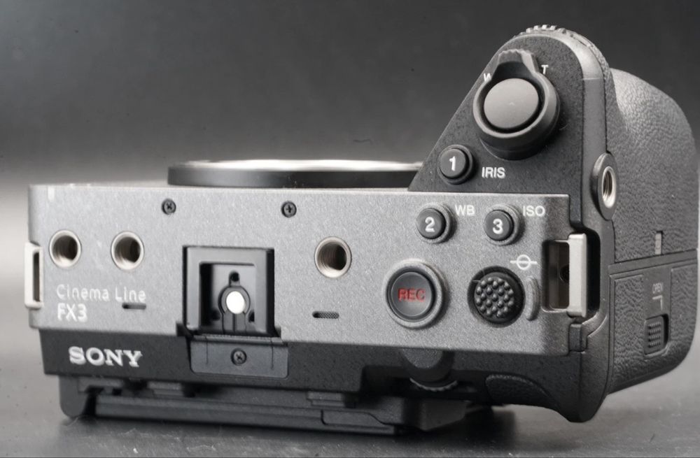 Продавам камера Sony FX3