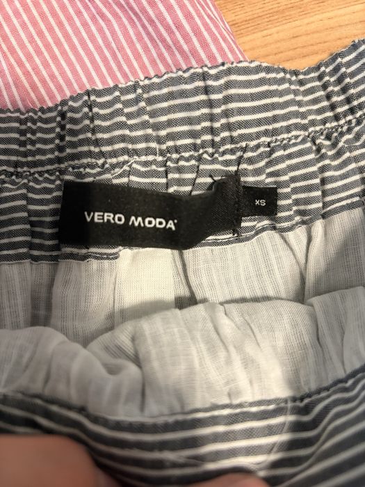 Fuste vero moda , marime XS , roz si albastru