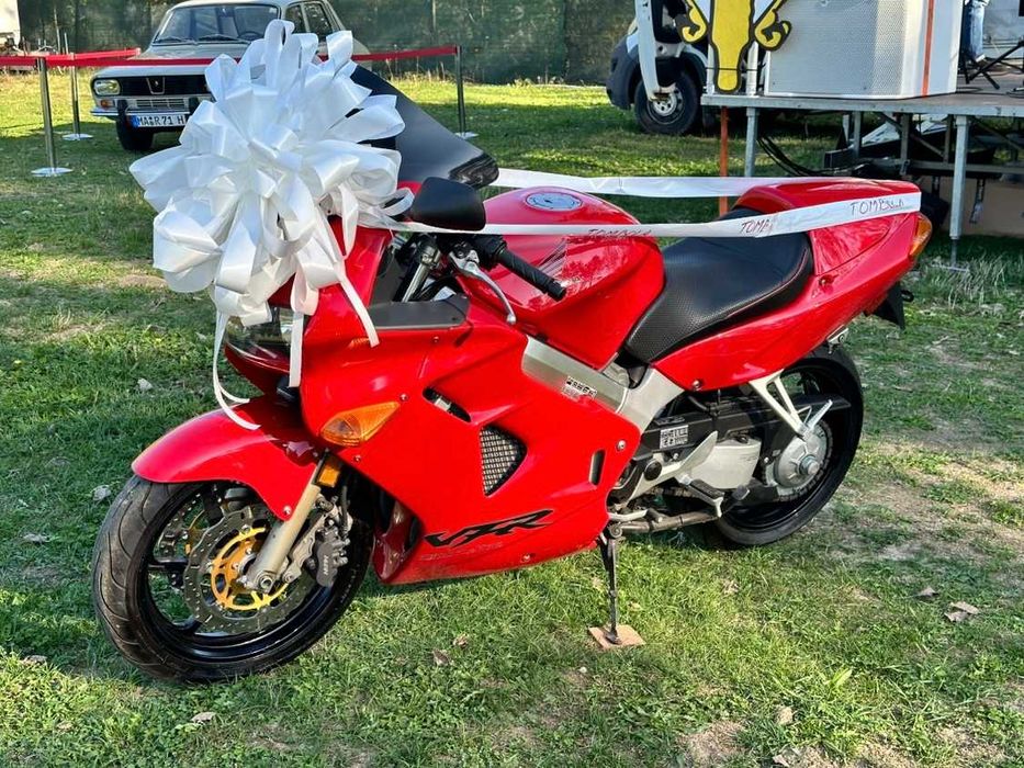 Honda VFR 800 doar 8.900 km impecabilă, condiție showroom - colecție