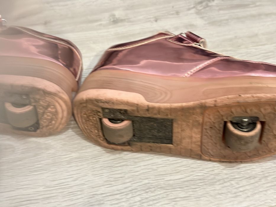 Adidasi Sports cu role detasabile si lumici cu incarcare usb