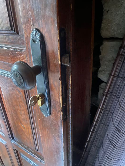 Дървена входна врата