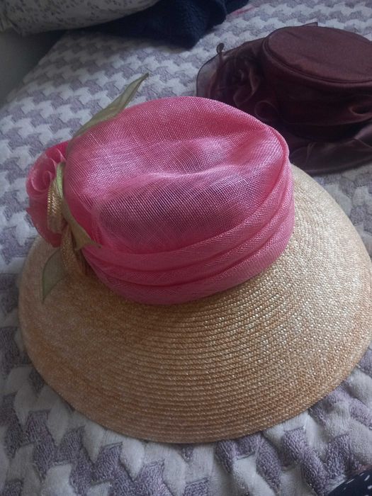 Doua palarii deosebite