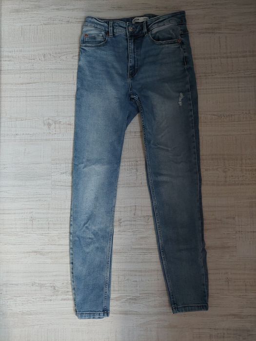 Употребявани сини дънки