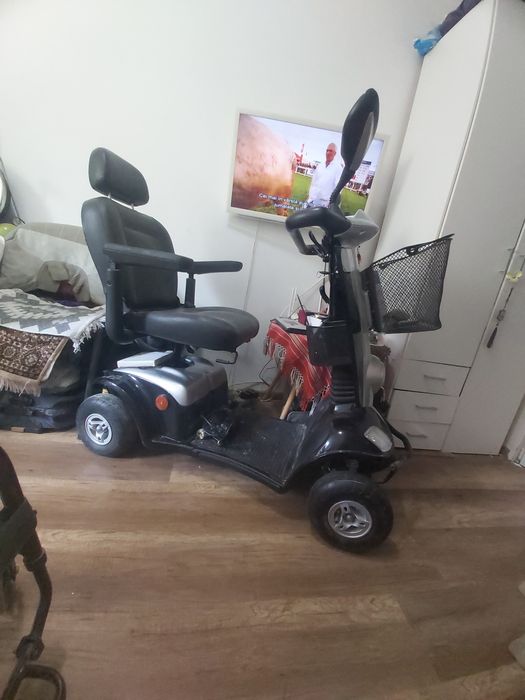 Caruț electric, pentru persoane cu handicap, aproape nou