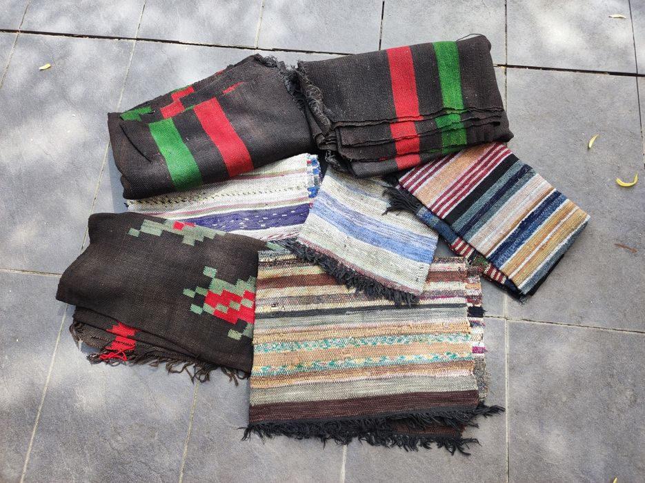 Ръчно тъкани памучни и вълнени черги.