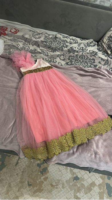 Подрам шикарное платье размер 120-130