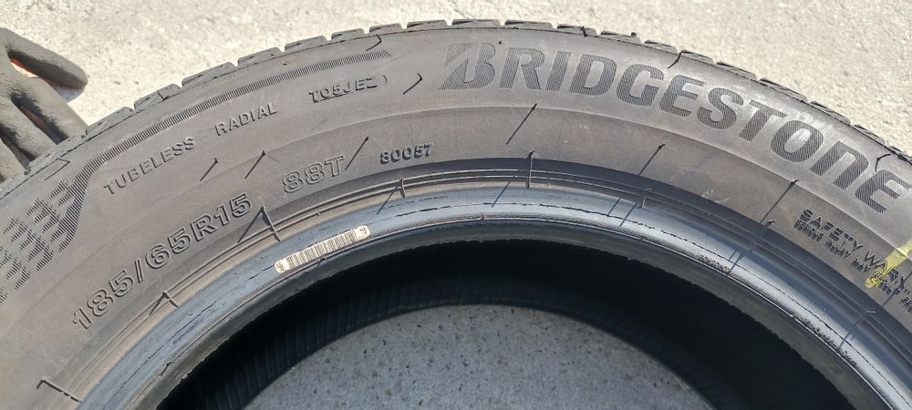 Vând anvelope vara Bridgestone Turanza 185/65/15