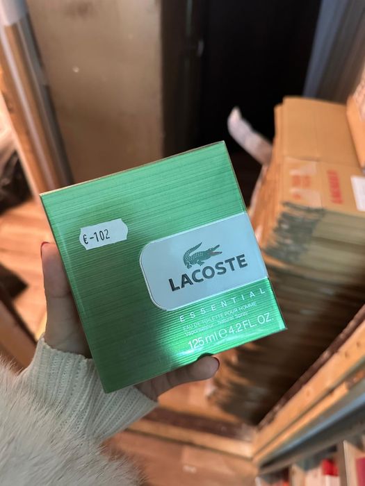 Lacoste essential