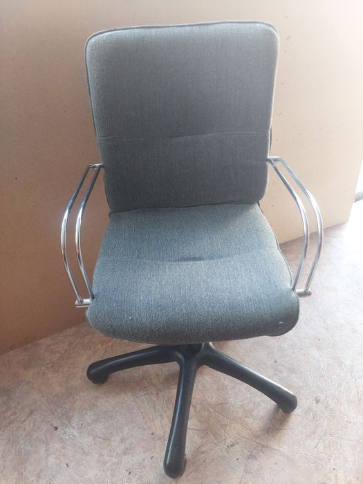 Продам кресло офисная