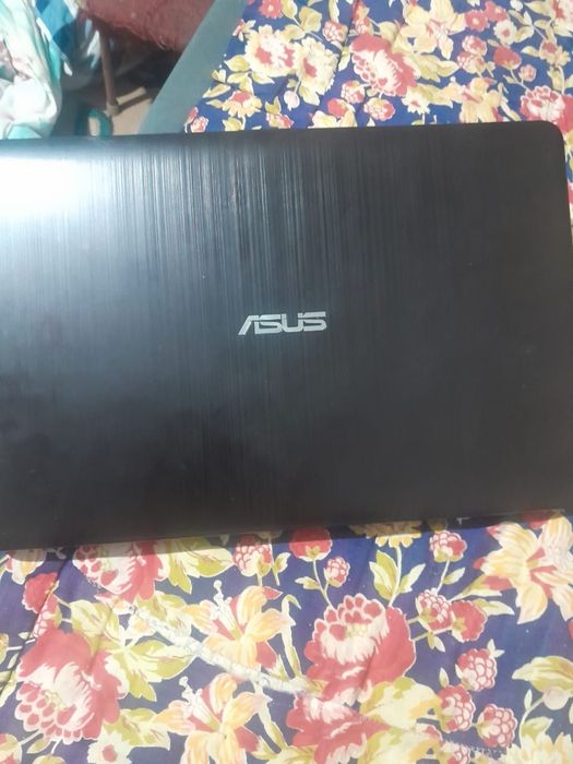 Ноутбук Asus буушный