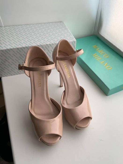 Женская обувь разная