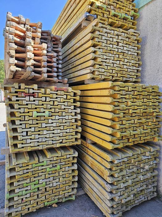 Montanti fundatie, cravate panouri Doka distantiere pene