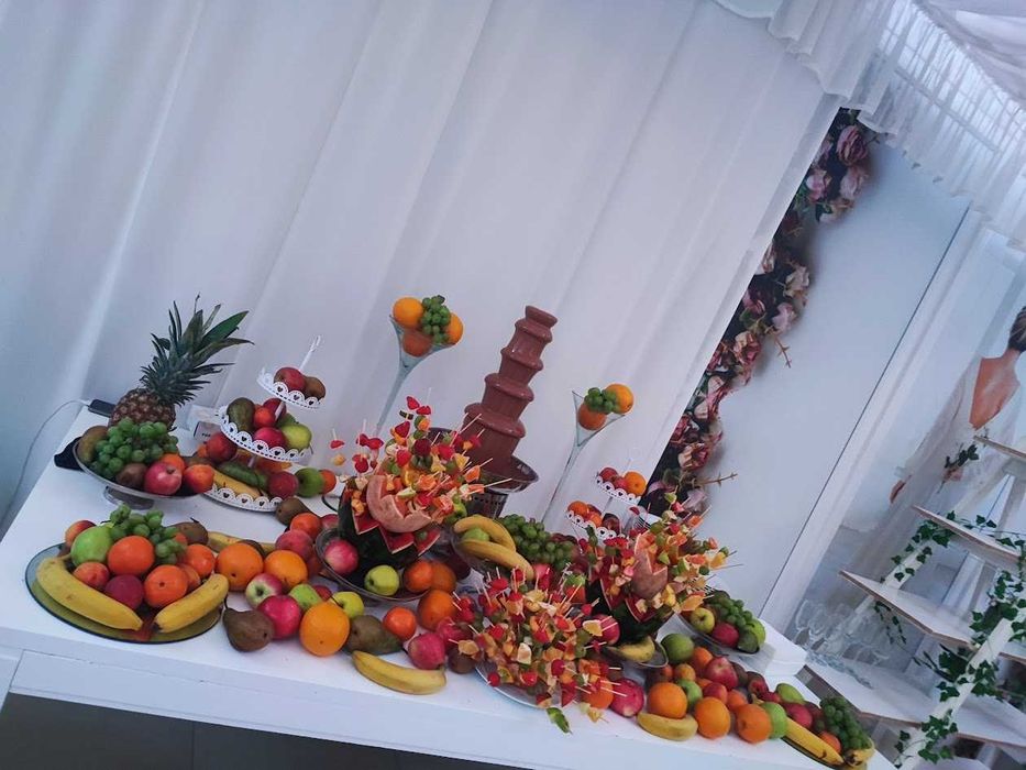 Fantana de ciocolata si bar fructe evenimente