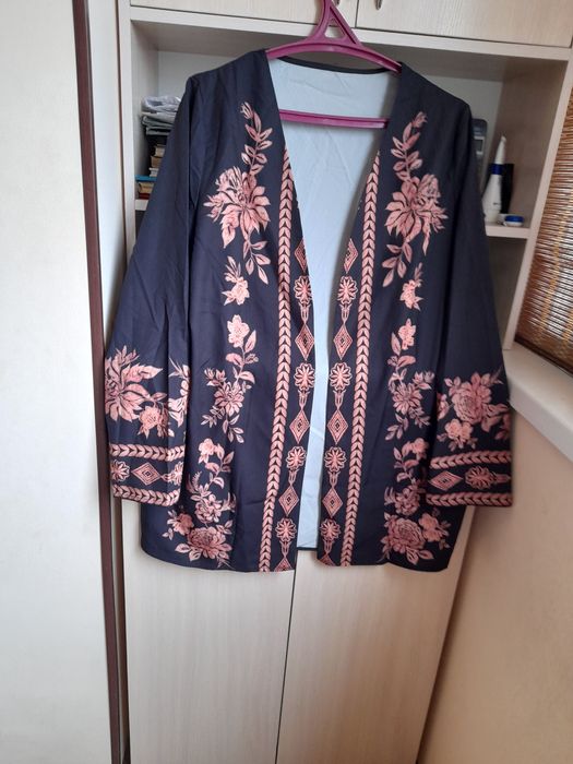 Женская одежда, модная и стильная