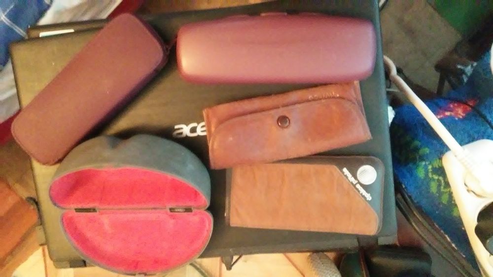 Vand tocuri de ochelari .20 lei tocul.