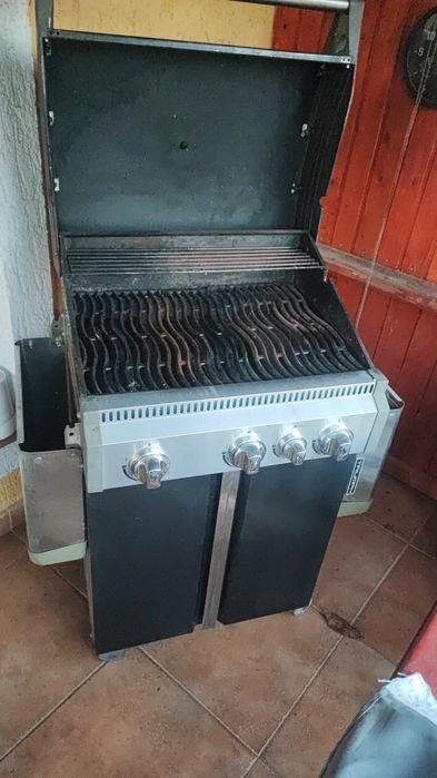 Gratar grill pe Gaz Napoleon Triumph in stare foarte buna