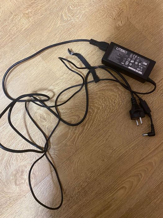 Vând laptop Acer aspire s3 super slim