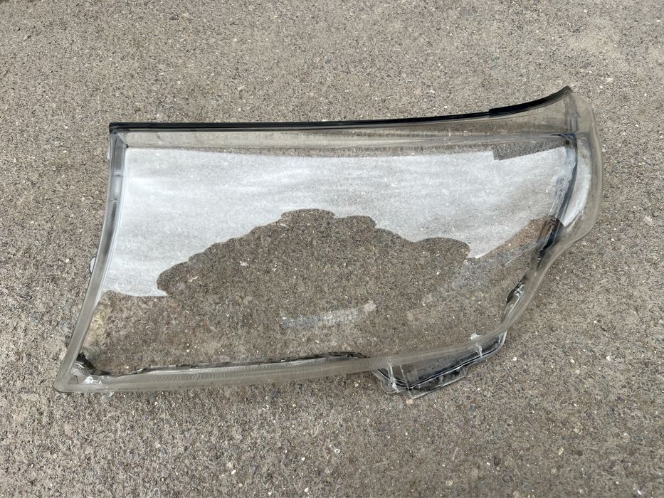 Левое стекло фары Toyota Land Cruiser 200 с 2012 по 2015