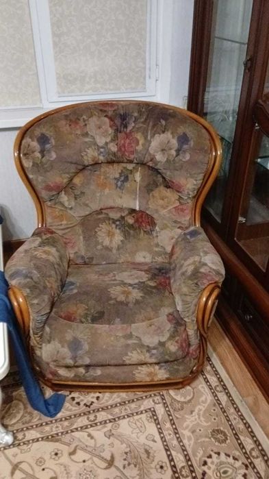 Продам диван и два кресла б\у