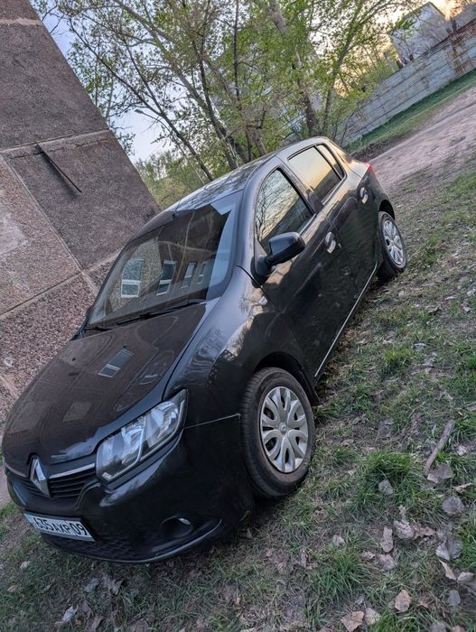 Рено Сандеро 2015