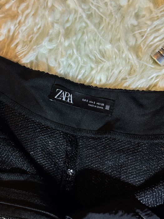 Pantaloni cu paiete Zara