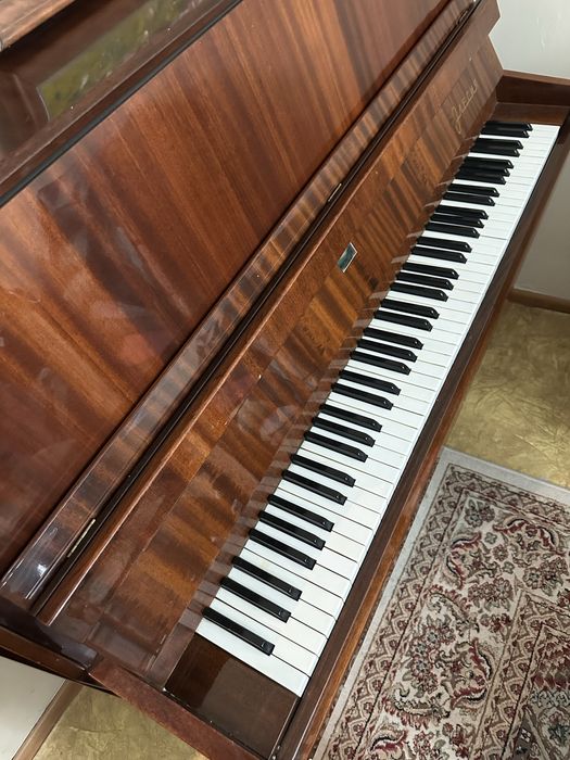 Пианино срочно продам