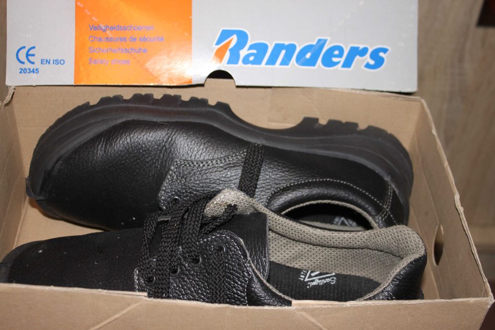 Продавам нови работни обувки(половинки и боти) . 19лв. чифта