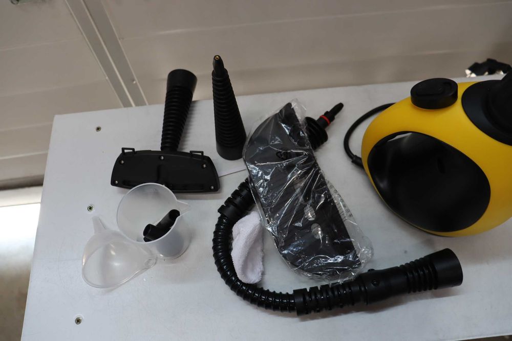Парочистачка Clatronic DR 3653, 250мл, 3.5 бара, 1050W, Черен / Жълт