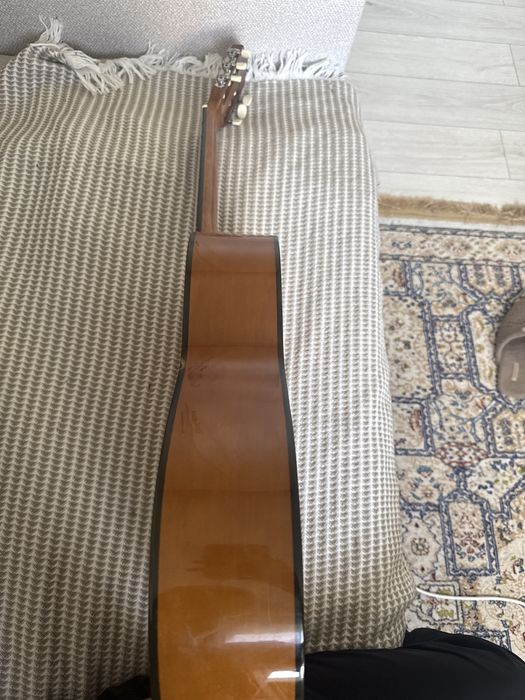На продаже гитара  Yamaha C - 80