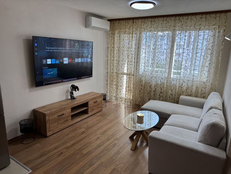 Дава се под наем Двустаен апартамент в Русе, Център - 70 кв.м за 408 € - Снимка #2