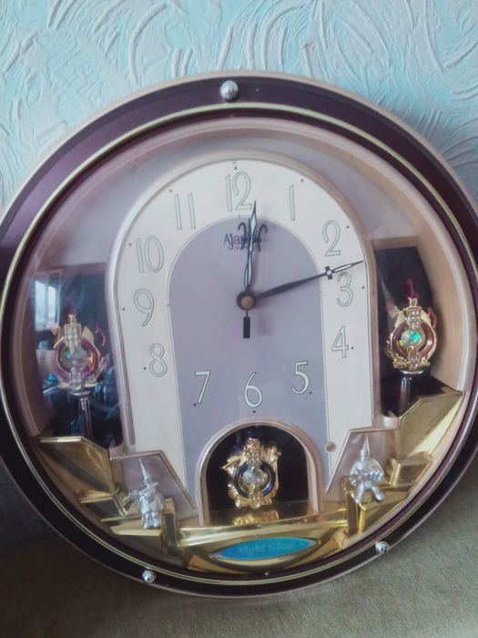 Продам, настенные часы ,б/у