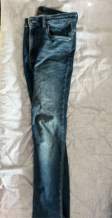Vand outfit de vara seara tricou visiniu+ blugi Bershka + Reserved