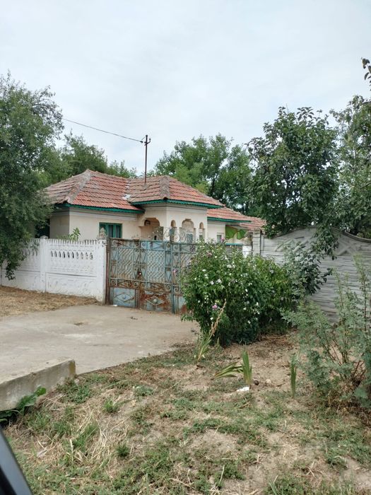 Vand casa 4 camere