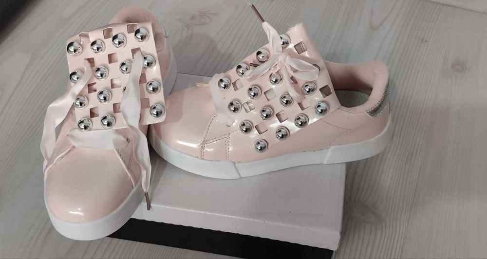 Децки обувки 33 номер нови