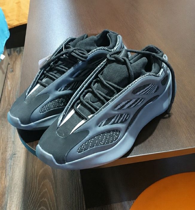 Adidas Yeezy 700 v3 Alvah