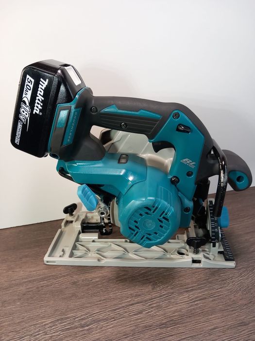 Vând circular Makita