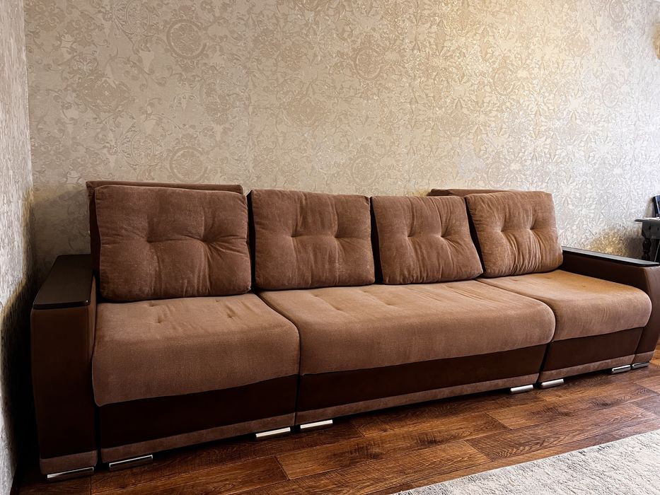 Продается диван в гостиную