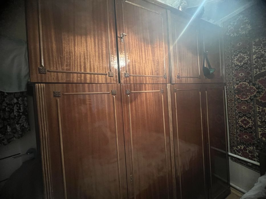 Продам шкаф. Имопртный. Вечный