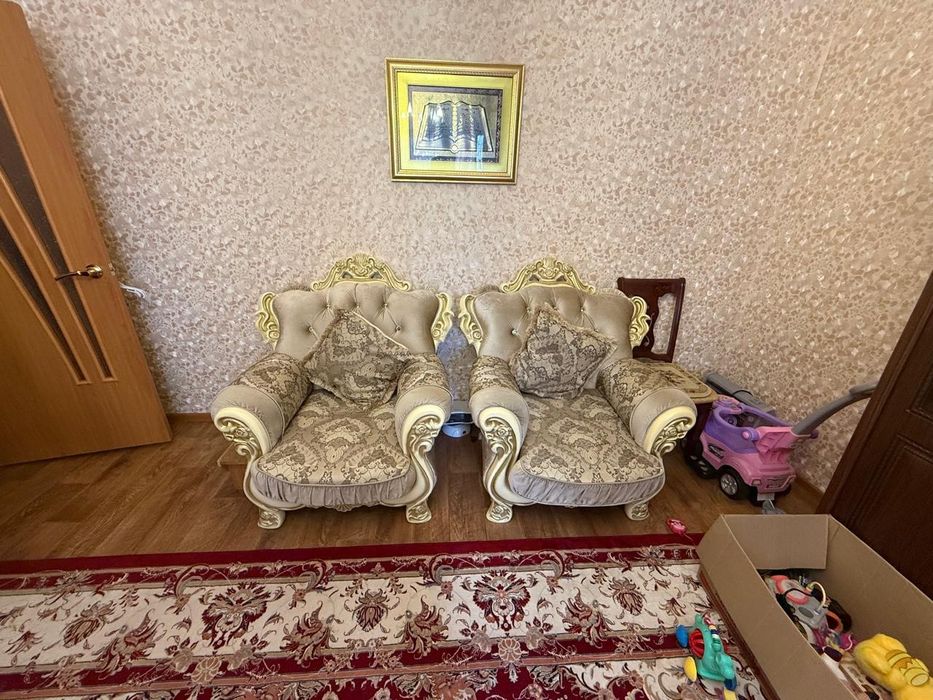 Продам диван и два кресла