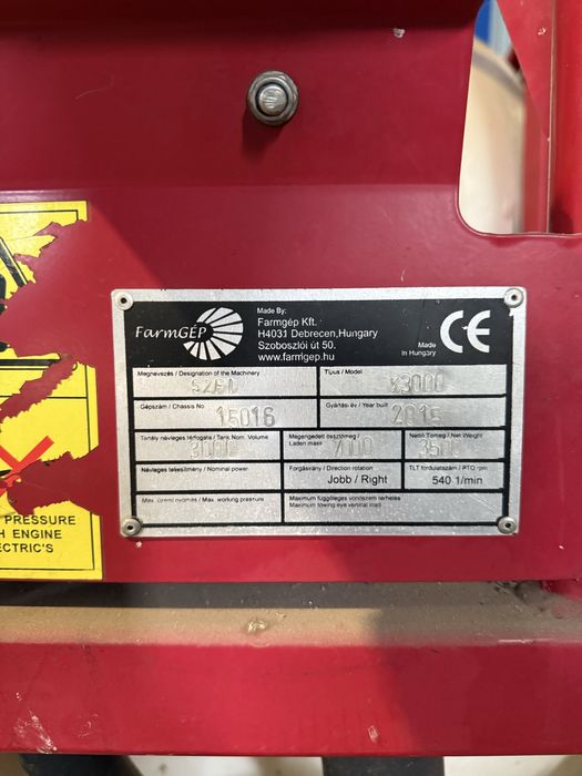 Masina de erbicidat tractat 24M