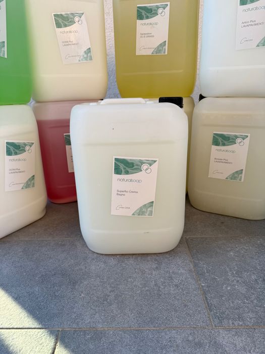 Vând produse de curățenie la bidon de 20 litri