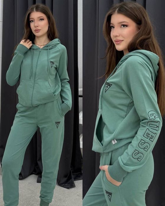 Дамски спортни екипи