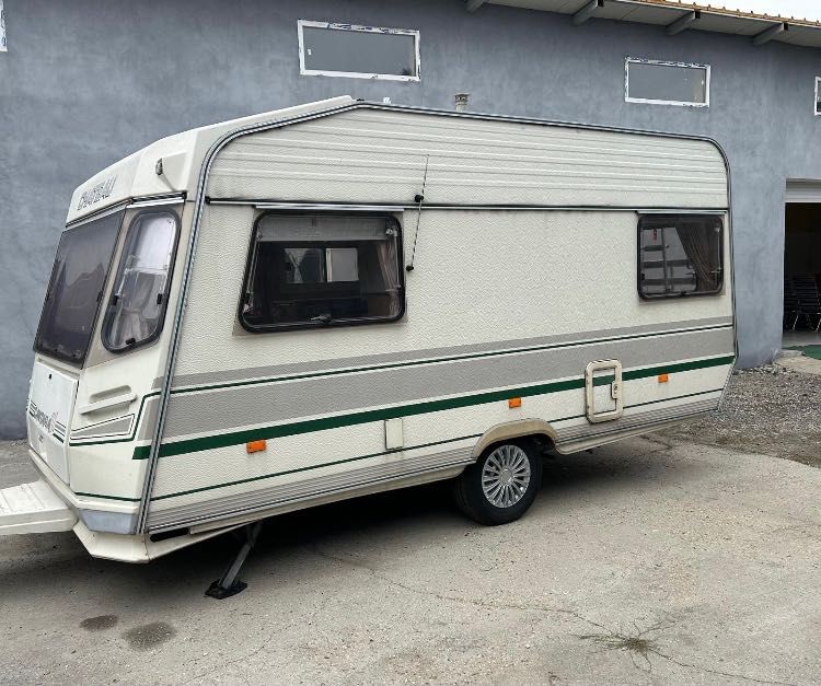 Rulota Chateau,doua,spații,in stare foarte buna,inmatriculata.