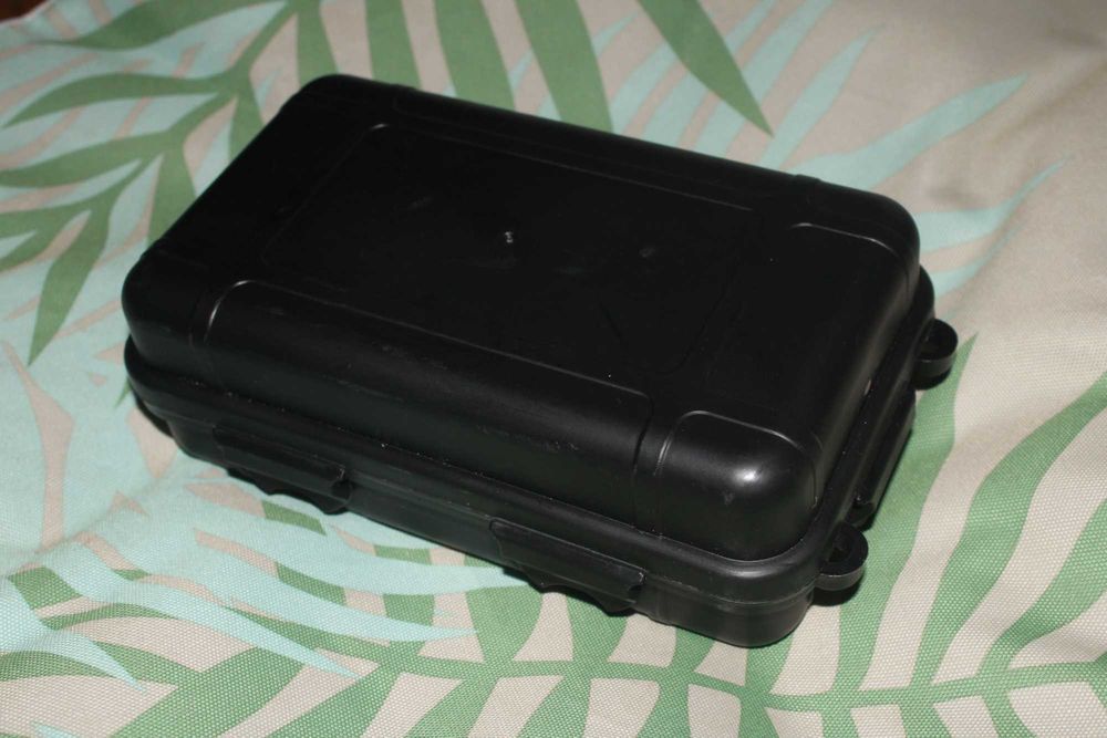 Комплект за оцеляване съставен от 27 части, два ножа, нов, SurvivalKit